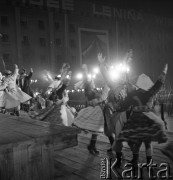 17.04.1973, Kraków, Nowa Huta, Polska.
Uroczyste odsłonięcie pomnika Włodzimierza Lenina w alei Róż.
Fot. Romuald Broniarek, zbiory Ośrodka KARTA