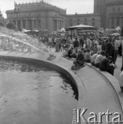 1973, Warszawa, Polska.
XXVI Warszawski Kiermasz Książki na placu Defilad.
Fot. Romuald Broniarek, zbiory Ośrodka KARTA