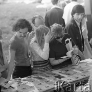 1973, Warszawa, Polska.
XXVI Warszawski Kiermasz Książki na placu Defilad.
Fot. Romuald Broniarek, zbiory Ośrodka KARTA