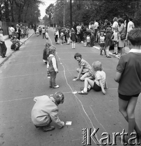 1973, Grodzisk Mazowiecki, Polska.
Kiermasz książki.
Fot. Romuald Broniarek, zbiory Ośrodka KARTA