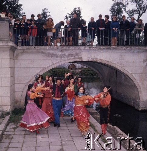 1973, Białystok, Polska.
Zespół cygański w Parku Branickich.
Fot. Romuald Broniarek, zbiory Ośrodka KARTA