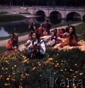 1973, Białystok, Polska.
Zespół cygański w Parku Branickich.
Fot. Romuald Broniarek, zbiory Ośrodka KARTA