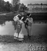 1973, Białystok, Polska.
Zespół cygański w Parku Branickich. W tle Pałac Branickich.
Fot. Romuald Broniarek, zbiory Ośrodka KARTA