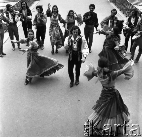 1973, Białystok, Polska.
Zespół cygański w Parku Branickich.
Fot. Romuald Broniarek, zbiory Ośrodka KARTA