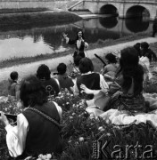 1973, Białystok, Polska.
Zespół cygański w Parku Branickich.
Fot. Romuald Broniarek, zbiory Ośrodka KARTA