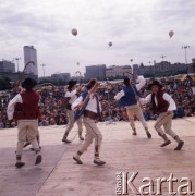 1973, Warszawa, Polska.
Cepeliada na Placu Defilad.
Fot. Romuald Broniarek, zbiory Ośrodka KARTA