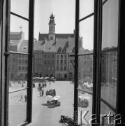 1973, Warszawa, Polska.
Widok Rynku Starego Miasta z okna Muzeum Historycznego m.st. Warszawy.
Fot. Romuald Broniarek, zbiory Ośrodka KARTA