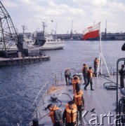 1973, Świnoujście, Polska.
Port Wojenny Świnoujście. Ćwiczenia morskie Marynarki Wojennej.
Fot. Romuald Broniarek, zbiory Ośrodka KARTA