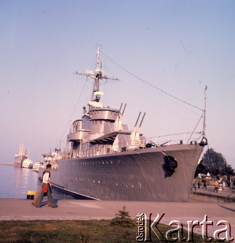 1973, Świnoujście, Polska.
Niszczyciel ORP Błyskawica w Porcie Wojennym Świnoujście. 
Fot. Romuald Broniarek, zbiory Ośrodka KARTA
