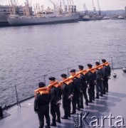 1973, Świnoujście, Polska.
Port Wojenny Świnoujście. Ćwiczenia morskie Marynarki Wojennej.
Fot. Romuald Broniarek, zbiory Ośrodka KARTA