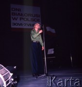 30.06.-7.07.1973, Polska.
Dni Białorusi w Polsce. Na scenie aktorka Emilia Krakowska.
Fot. Romuald Broniarek, zbiory Ośrodka KARTA