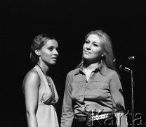 30.06.-7.07.1973, Polska.
Dni Białorusi w Polsce. Na scenie aktorka Emilia Krakowska (z prawej).
Fot. Romuald Broniarek, zbiory Ośrodka KARTA