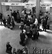 1973, Warszawa, Polska.
Port lotniczy Warszawa-Okęcie.
Fot. Romuald Broniarek, zbiory Ośrodka KARTA