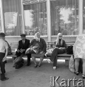 1973, Warszawa, Polska.
Port lotniczy Warszawa-Okęcie.
Fot. Romuald Broniarek, zbiory Ośrodka KARTA