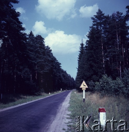 1973, Mazury, Polska.
Droga.
Fot. Romuald Broniarek, zbiory Osrodka KARTA