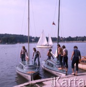 1973, Mikołajki, Polska.
Jezioro Mikołajskie. Przystań.
Fot. Romuald Broniarek, zbiory Ośrodka KARTA