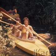 1973, Mikołajki, Polska.
Spływ kajakowy.
Fot. Romuald Broniarek, zbiory Ośrodka KARTA