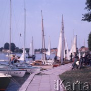 1973, Mikołajki, Polska.
Jezioro Mikołajkie. Przystań
Fot. Romuald Broniarek, zbiory Ośrodka KARTA