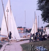 1973, Mikołajki, Polska.
Jezioro Mikołajskie. Przystań.
Fot. Romuald Broniarek, zbiory Ośrodka KARTA