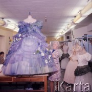 1973, Warszawa, Polska.
Pracownia krawiecka w Teatrze Wielkim.
Fot. Romuald Broniarek, zbiory Ośrodka KARTA