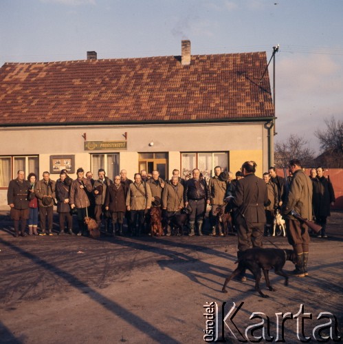 1973, Czechosłowacja.
Polowanie na bażanty i zające.
Fot. Romuald Broniarek, zbiory Ośrodka KARTA