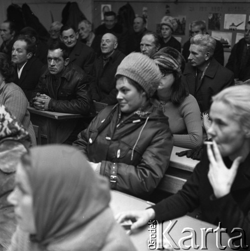 1974, Jazgarzew, Polska.
Zebranie przed wyborami do rad narodowych.
Fot. Romuald Broniarek, zbiory Ośrodka KARTA