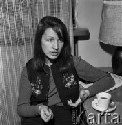 1974, Warszawa, Polska.
Projektantka mody Grażyna Hase.
Fot. Romuald Broniarek, zbiory Ośrodka KARTA