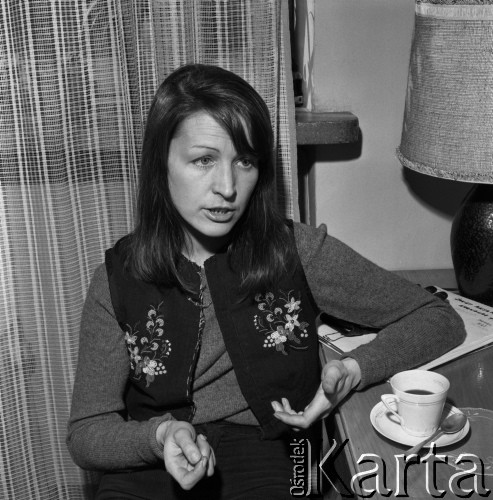 1974, Warszawa, Polska.
Projektantka mody Grażyna Hase.
Fot. Romuald Broniarek, zbiory Ośrodka KARTA