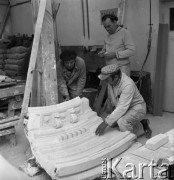 1974, Warszawa, Polska.
Pracownia Sztukatorska w odbudowywanym Zamku Królewskim.
Fot. Romuald Broniarek, zbiory Ośrodka KARTA