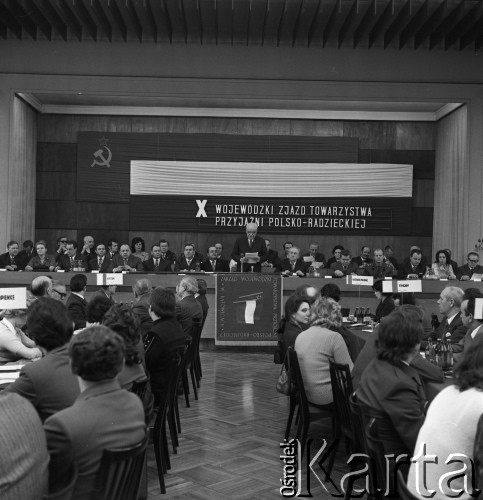 1974, Katowice, Polska.
X Wojewódzki Zjazd Towarzystwa Przyjaźni Polsko-Radzieckiej. Przemawia przewodniczący Rady Państwa Henryk Jabłoński. 
Fot. Romuald Broniarek, zbiory Ośrodka KARTA