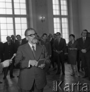 Kwiecień 1974, Warszawa, Polska.
Przyznanie odznaczeń twórcom kultury polskiej. Aktor Tadeusz Łomnicki.
Fot. Romuald Broniarek, zbiory Ośrodka KARTA