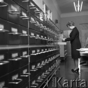 1974, Polska.
Polski Czerwony Krzyż - biuro poszukiwań rodzin.
Fot. Romuald Broniarek, zbiory Ośrodka KARTA