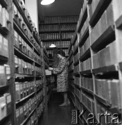 1974, Polska.
Polski Czerwony Krzyż - biuro poszukiwań rodzin.
Fot. Romuald Broniarek, zbiory Ośrodka KARTA