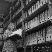 1974, Polska.
Polski Czerwony Krzyż - biuro poszukiwań rodzin.
Fot. Romuald Broniarek, zbiory Ośrodka KARTA