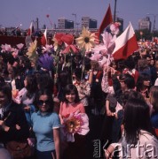 1.05.1974, Warszawa, Polska.
Pochód pierwszomajowy na ulicy Marszałkowskiej.
Fot. Romuald Broniarek, zbiory Ośrodka KARTA