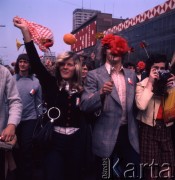 1.05.1974, Warszawa, Polska.
Pochód pierwszomajowy na ulicy Marszałkowskiej.
Fot. Romuald Broniarek, zbiory Ośrodka KARTA