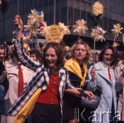 1.05.1974, Warszawa, Polska.
Pochód pierwszomajowy na ulicy Marszałkowskiej.
Fot. Romuald Broniarek, zbiory Ośrodka KARTA