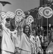 1.05.1974, Warszawa, Polska.
Pochód pierwszomajowy na ulicy Marszałkowskiej.
Fot. Romuald Broniarek, zbiory Ośrodka KARTA