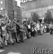 1.05.1974, Warszawa, Polska.
Pochód pierwszomajowy na ulicy Marszałkowskiej.
Fot. Romuald Broniarek, zbiory Ośrodka KARTA