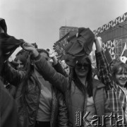 1.05.1974, Warszawa, Polska.
Pochód pierwszomajowy na ulicy Marszałkowskiej.
Fot. Romuald Broniarek, zbiory Ośrodka KARTA