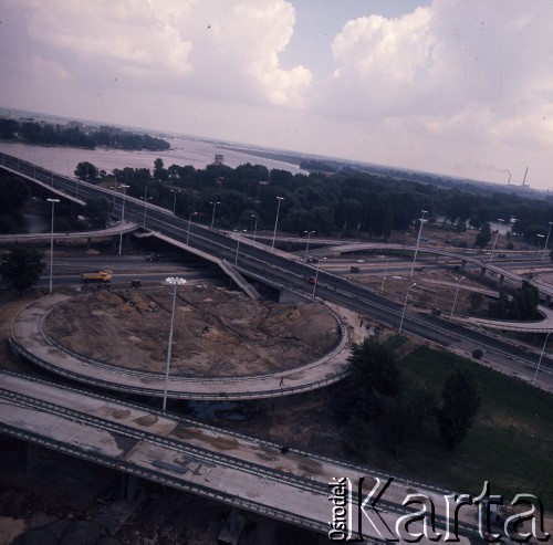 1974, Warszawa, Polska.
Budowa Trasy Łazienkowskiej przez Zjednoczenie Konstrukcji Stalowych i Urządzeń Przemysłowych 