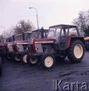 1974, Warszawa, Polska.
Zakłady Mechaniczne Ursus. Ciągniki Ursus C-385.
Fot. Romuald Broniarek, zbiory Ośrodka KARTA