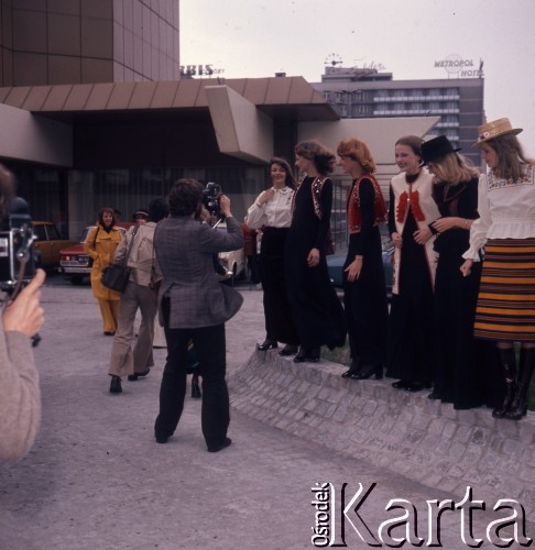 1974, Warszawa, Polska.
Pokaz mody damskiej w Hotelu Forum.
Fot. Romuald Broniarek, zbiory Ośrodka KARTA