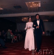 1974, Warszawa, Polska.
Pokaz mody damskiej w Hotelu Forum. Modelka Małgorzata Niemen.
Fot. Romuald Broniarek, zbiory Ośrodka KARTA
