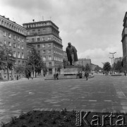 1974, Kraków, Polska.
Pomnik Włodzimierza Lenina w alei Róż w Nowej Hucie.
Fot. Romuald Broniarek, zbiory Ośrodka KARTA