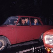 1974, Warszawa, Polska.
Pan Kaczmarek z rodziną.
Fot. Romuald Broniarek, zbiory Ośrodka KARTA
