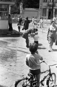 1974, Brwinów, Polska.
Ulica.
Fot. Romuald Broniarek, zbiory Ośrodka KARTA