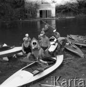 1974, Mazury, Polska.
Spływ kajakowy.
Fot. Romuald Broniarek, zbiory Ośrodka KARTA