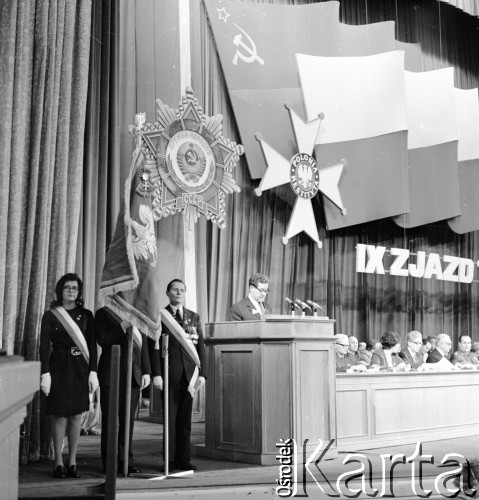 1974, Warszawa, Polska.
IX Zjazd Towarzystwa Przyjaźni Polsko-Radzieckiej w Sali Kongresowej. Przemawia Aleksiej Szitikow - przewodniczący Centralnego Zarządu TPPR.
Fot. Romuald Broniarek, zbiory Ośrodka KARTA