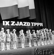 1974, Warszawa, Polska.
IX Zjazd Towarzystwa Przyjaźni Polsko-Radzieckiej w Sali Kongresowej. W drugim rzędzie siedzą: Aleksiej Szitikow (drugi z lewej)  - przewodniczący Centralnego Zarządu TPPR, Henryk Jabłoński (trzeci z lewej) - przewodniczący Rady Państwa i Jan Szydlak (czwarty z lewej) - Prezes Zarządu Głównego TPPR.
Fot. Romuald Broniarek, zbiory Ośrodka KARTA